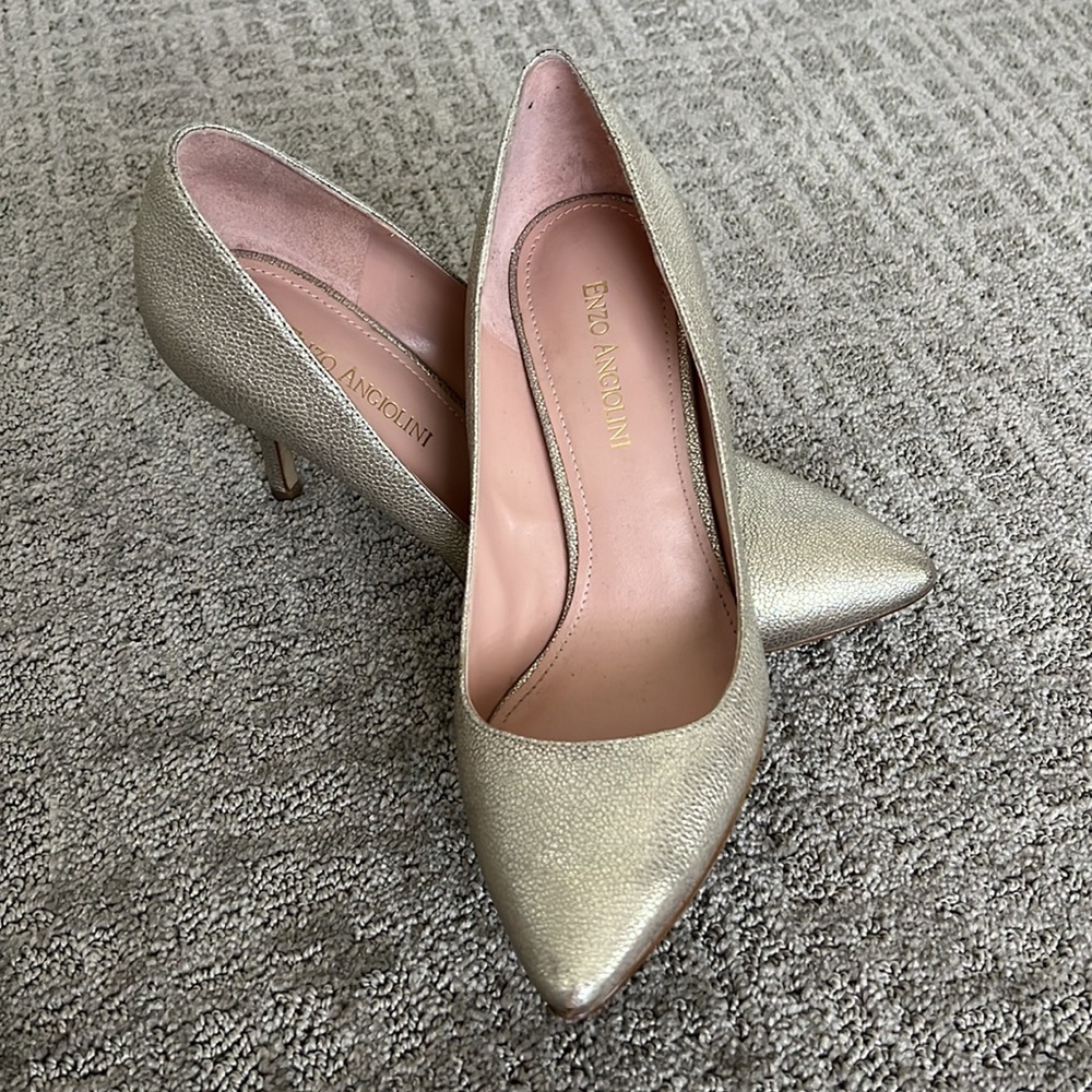 Enzo angolini like new almond toe pumps